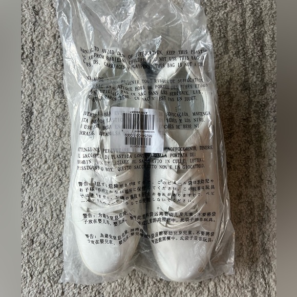 Banana Republic Sneakers - Men’s - 9 - Picture 2 of 4